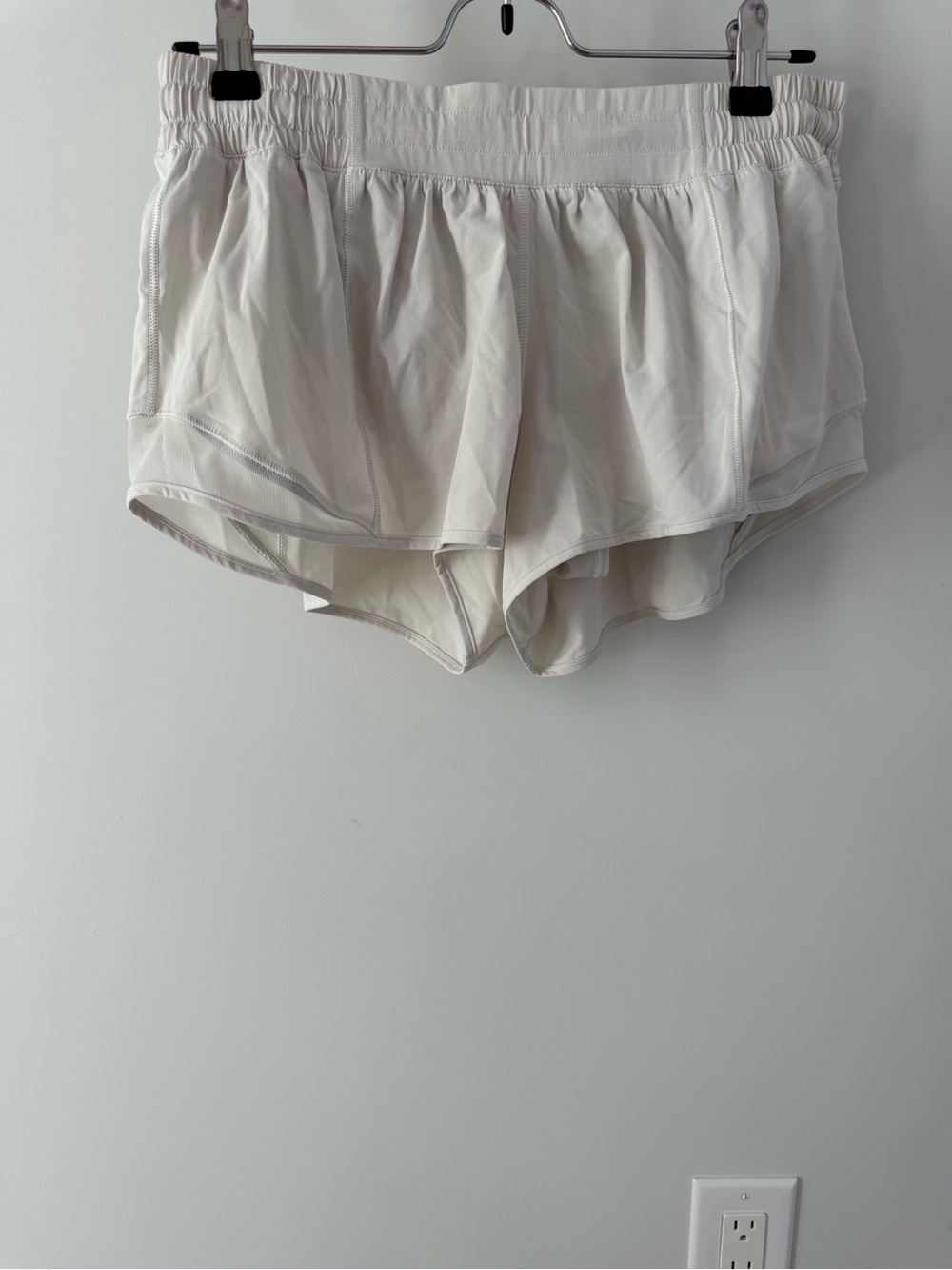 Lululemon Women’s Hotty Hot Low-Rise Lined Short 2.5"